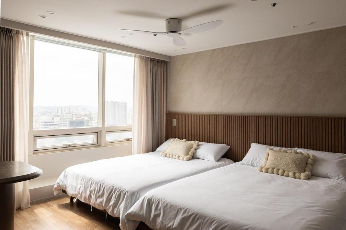 Apartment Hongdae St 09,hongik Station Bright And Stylish House View Yeontral Park *